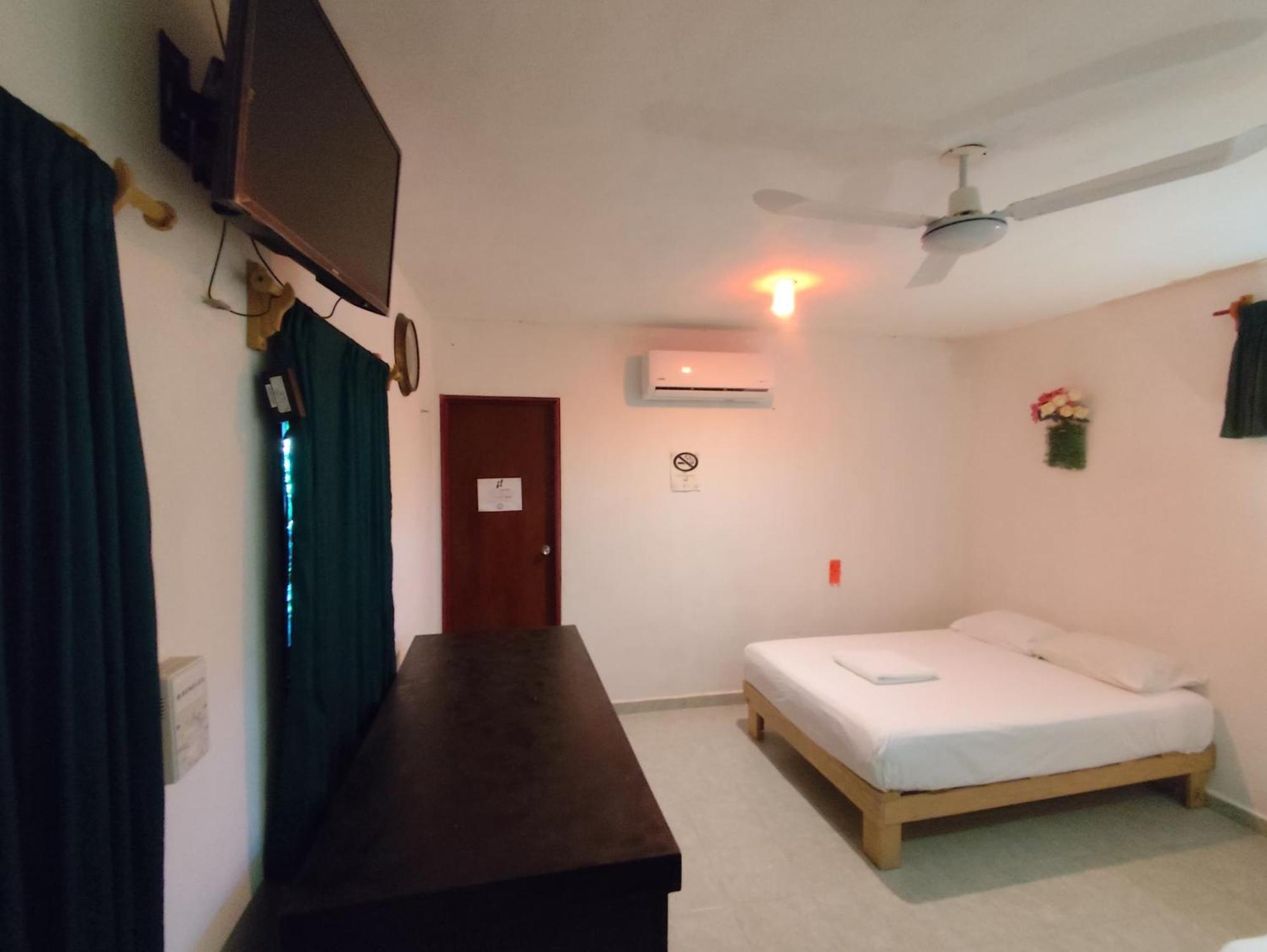 Alojamiento Ya'Ax Nah Playa del Carmen Ngoại thất bức ảnh